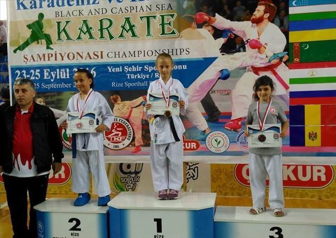 Karatede Madalyalar Geliyor