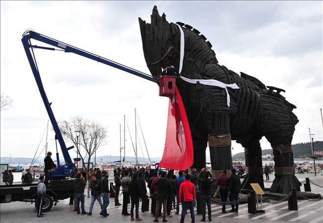 Savaş Atına Türk Bayrağı