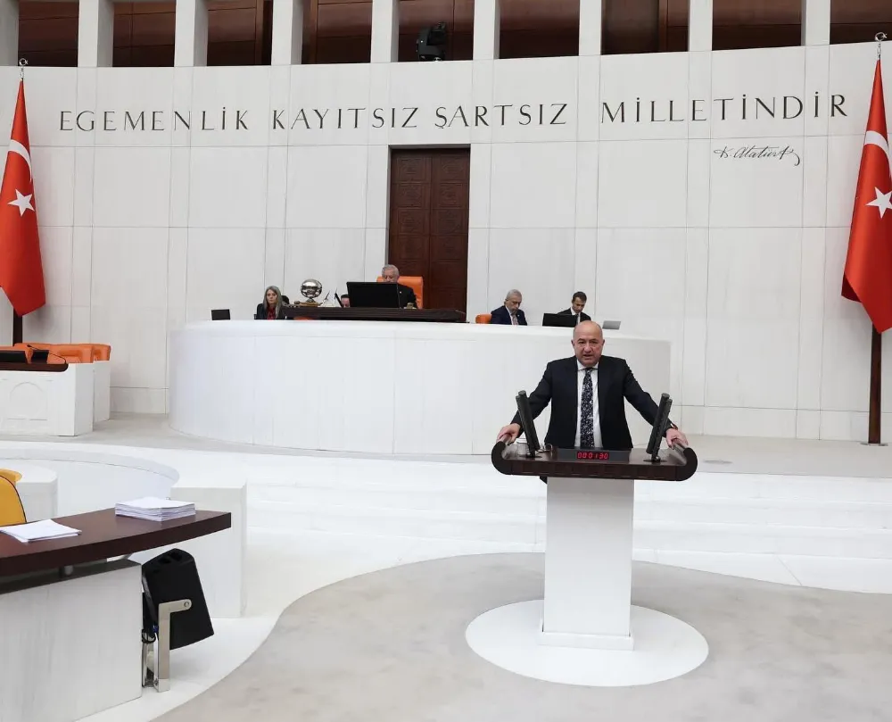 BİR SİYASETÇİNİN HEDEFİ SİYASİ OLUR