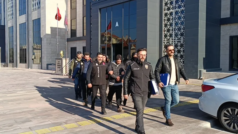DOLANDIRICILAR KISKIVRAK YAKALANDI
