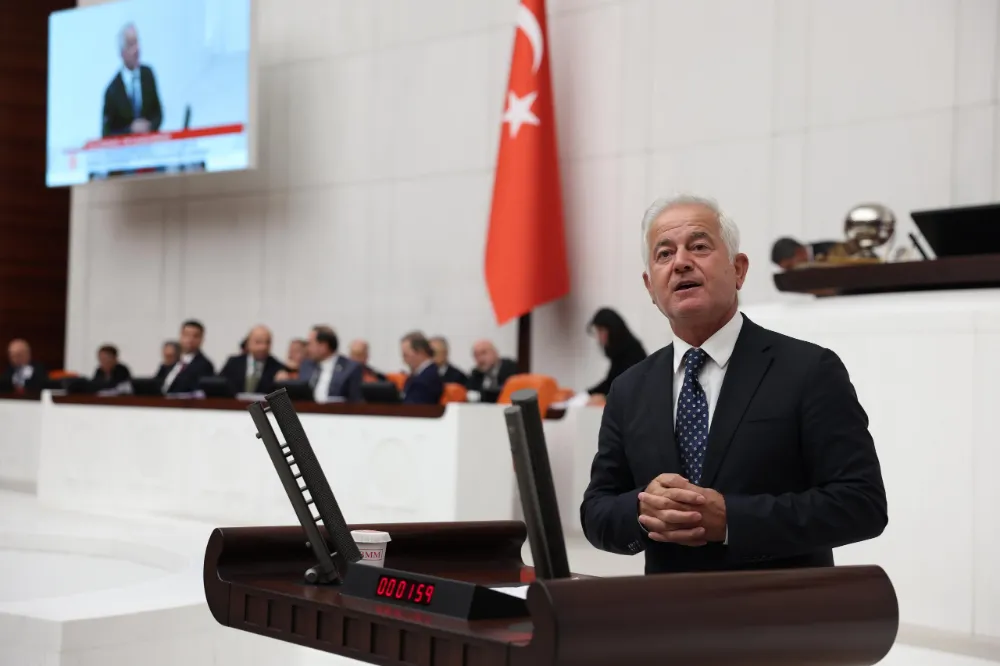 EMEKLİLERİMİZ ONURLU BİR YAŞAMI HAK EDİYOR