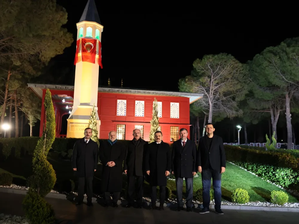 ŞEHİTLERİN HUZURUNDA MANEVİ ZİRVE