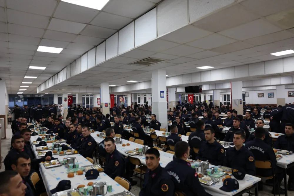 TORAMAN MEHMETÇİKLERLE İFTAR SOFRASINDA BULUŞTU